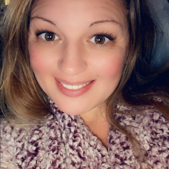 Meet your Posher, Stephanie - Picture 7 of 8